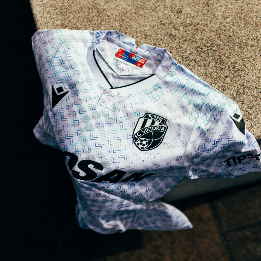 macron - 2025-26 viktoria plzen away shirt